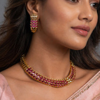 Give the perfect finishing touch to any outfit with our collection of necklaces for women.