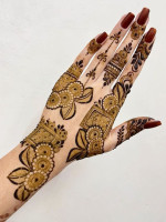 Get Creative with Mehndi Designs!