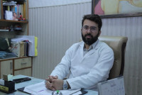 Dr. Vatsal Thakral - Gynae Laparoscopic & Hysteroscopic Surgeon | Ovarian Cyst, Fibroids & Endometriosis Doctor in Gurgaon